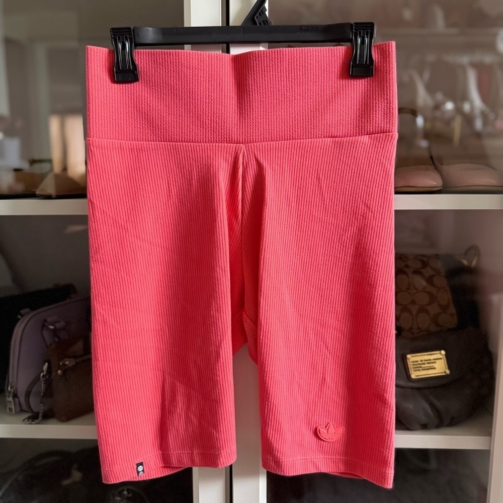 Adidas Coral Peach Pink High Waisted Biker Short Size Medium